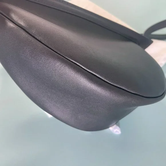 ROW Luxurious Grain Leather Casual Banana Bag - New - Picture 6 of 6